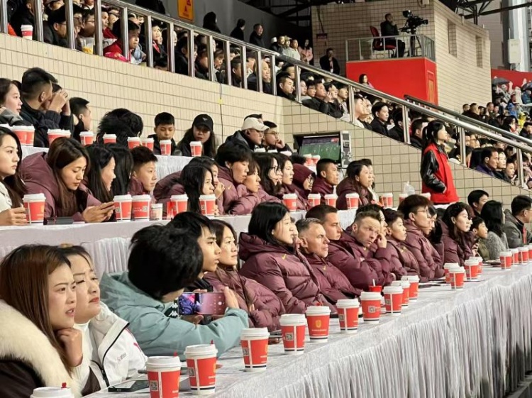 北青體育：中國女足現(xiàn)身中甲賽場，觀看重慶銅梁龍vs遼寧鐵人