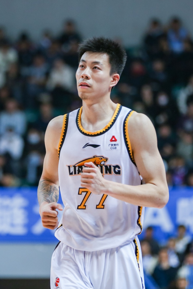 媒體人：張鎮(zhèn)麟、韓德君將因傷缺席今晚對(duì)陣北控的比賽